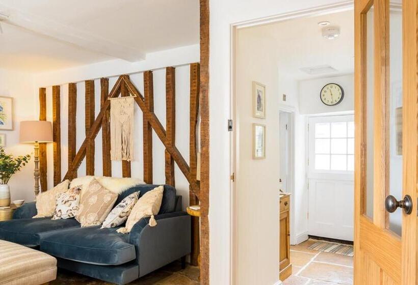 Windsor Cottage Bolthole In The Heart Of Cn!