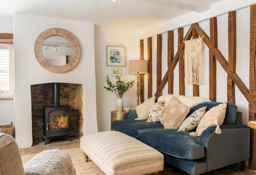 Windsor Cottage Bolthole In The Heart Of Cn!