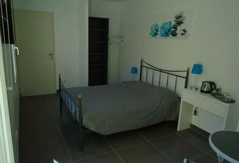 Aamiaismajoitus (B&B) Chambre D Hôtes Les Trois Chemins