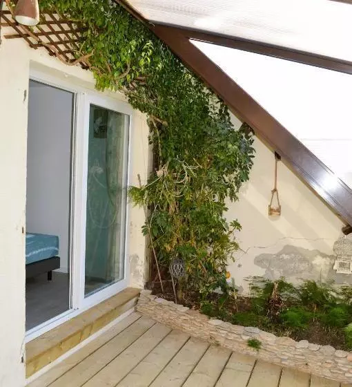 La Maison Penchée, Avec Jardin à 50m De La Plage