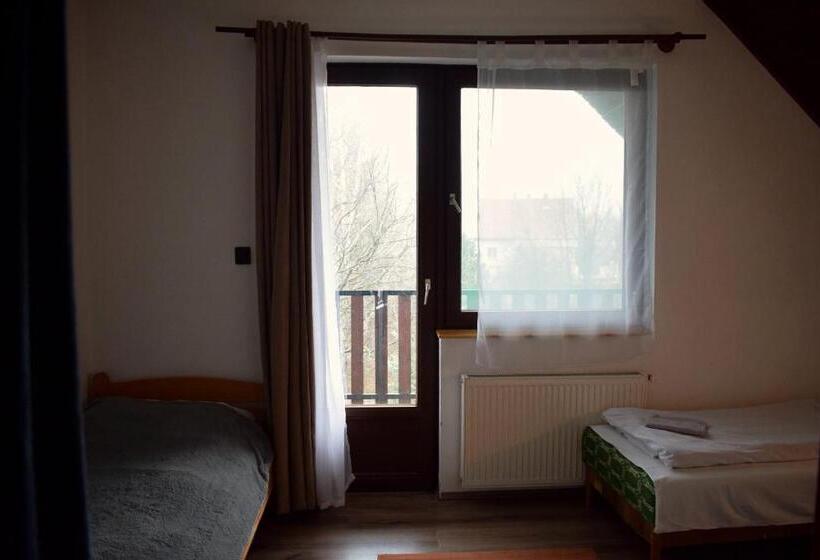 פנסיון Két Diófa Vendégház