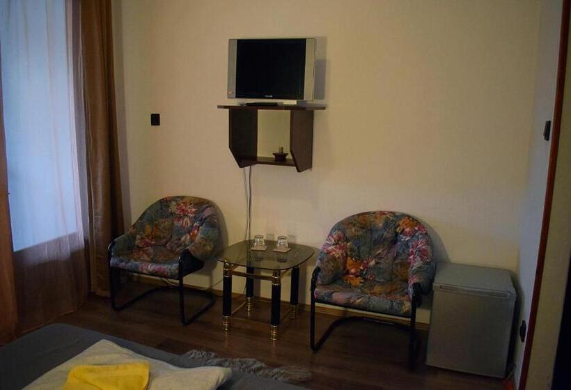 פנסיון Két Diófa Vendégház