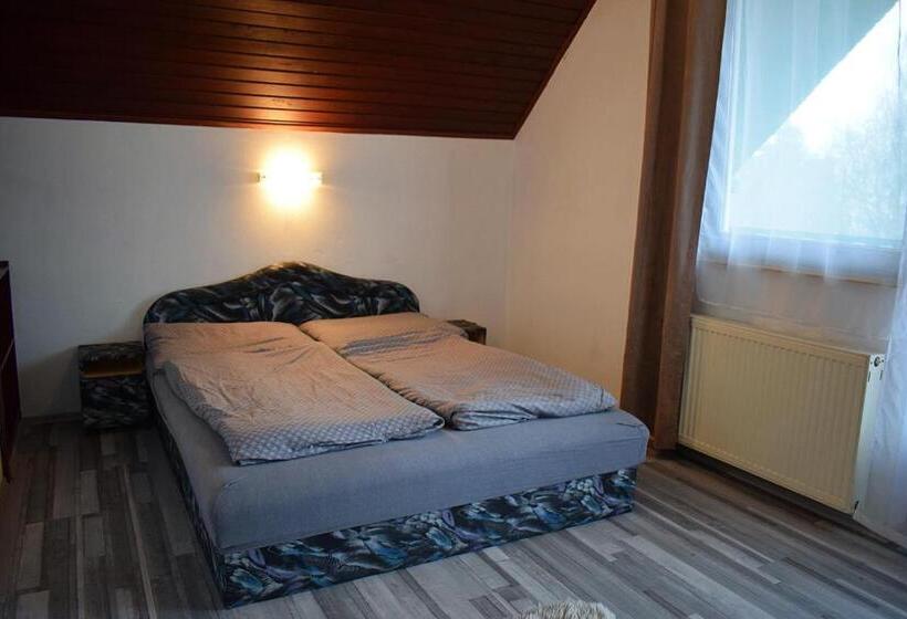 פנסיון Két Diófa Vendégház