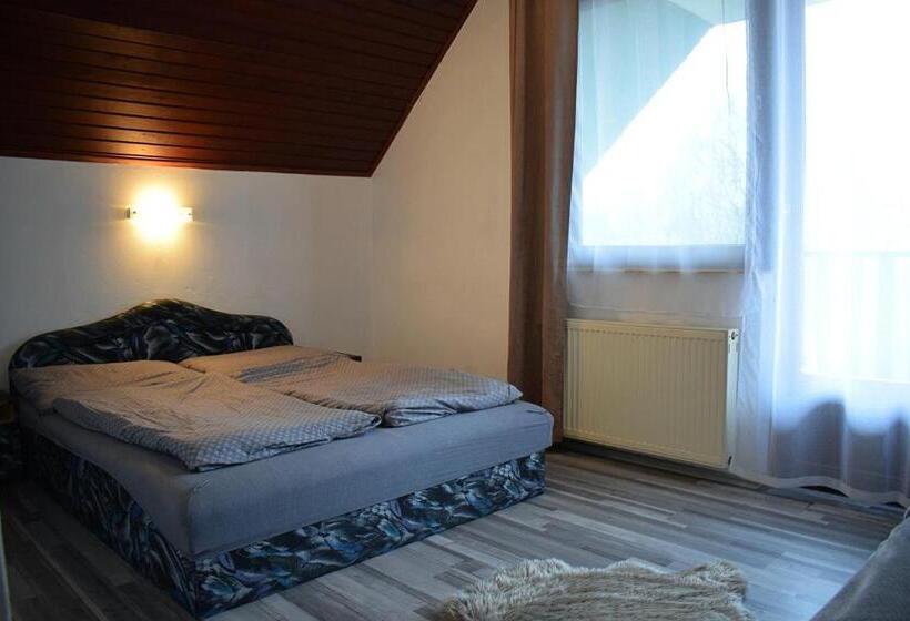 פנסיון Két Diófa Vendégház