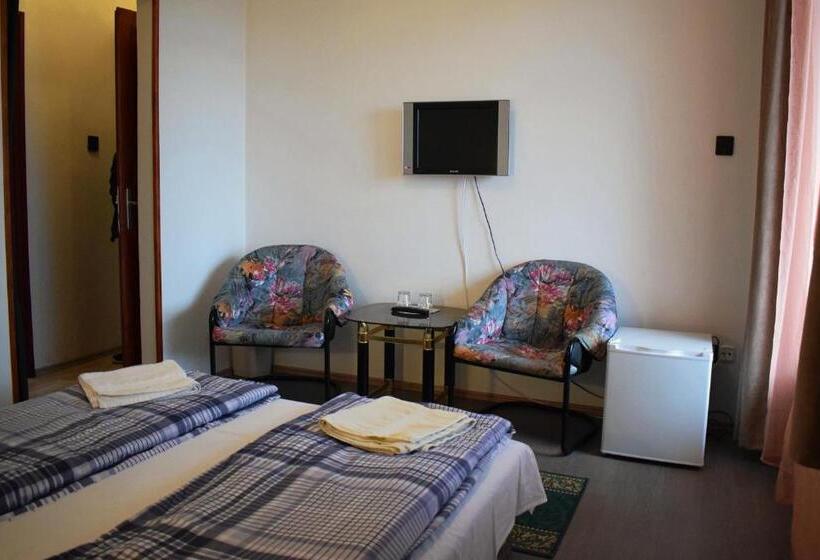 פנסיון Két Diófa Vendégház