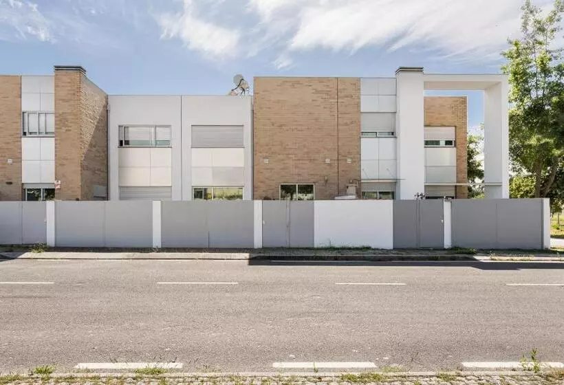 Joivy Sleek House Balcony & 2 Terraces In Porto
