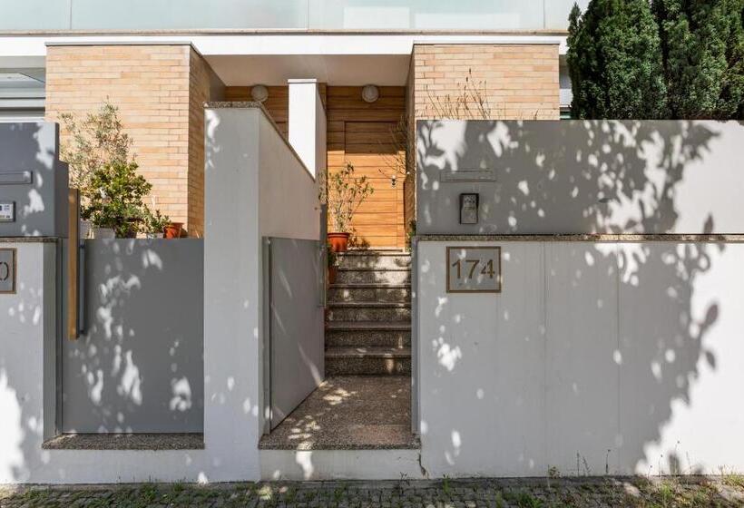 Joivy Sleek House Balcony & 2 Terraces In Porto