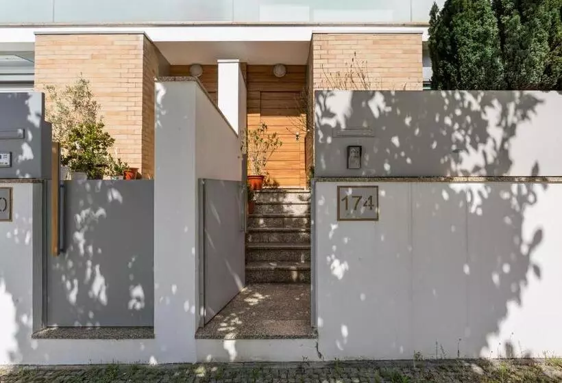 Joivy Sleek House Balcony & 2 Terraces In Porto