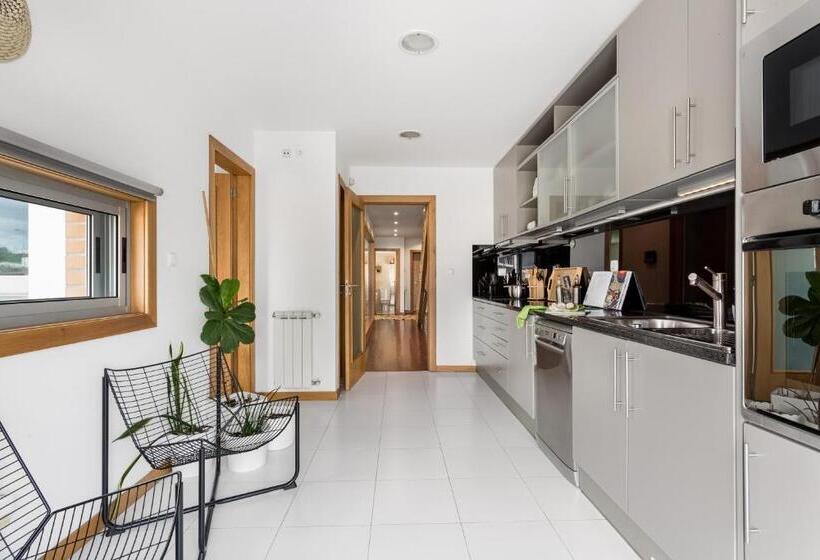 Joivy Sleek House Balcony & 2 Terraces In Porto