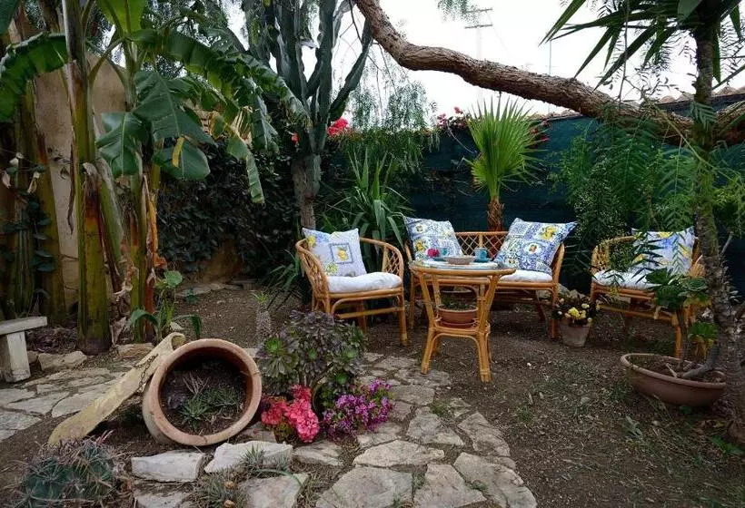 Aamiaismajoitus (B&B) Lumie Di Sicilia