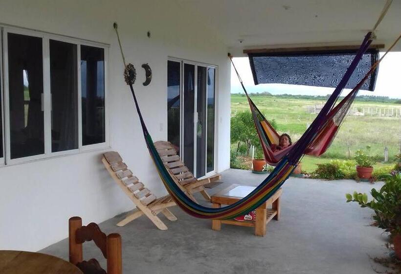 Отель Casa Colibrí Agua Blanca