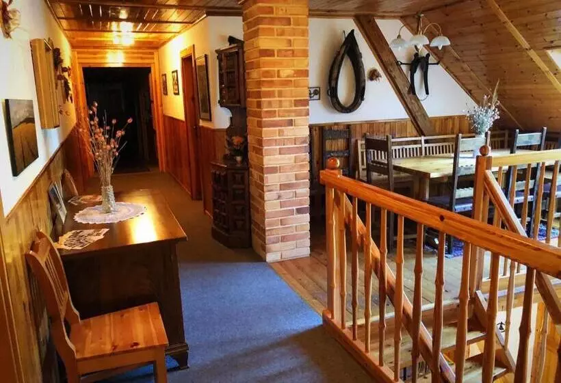 Retkeilymaja Hostinec Selský Dvůr