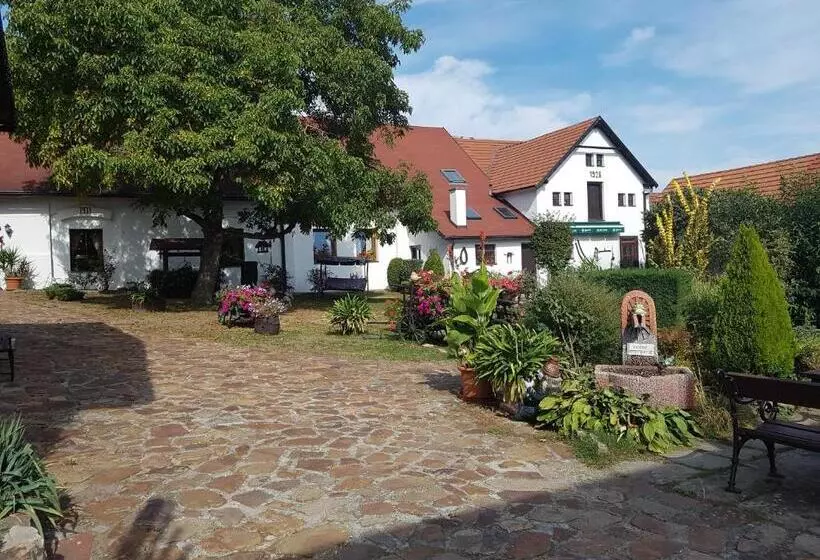 Retkeilymaja Hostinec Selský Dvůr