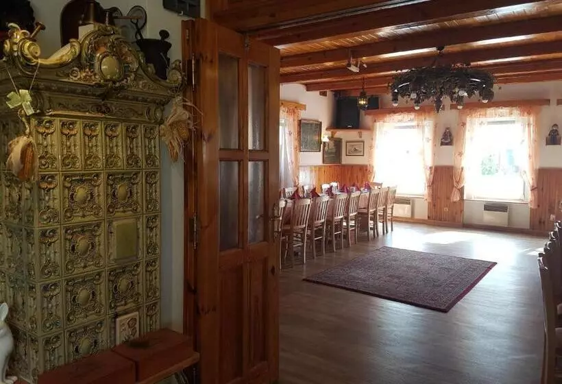 Retkeilymaja Hostinec Selský Dvůr