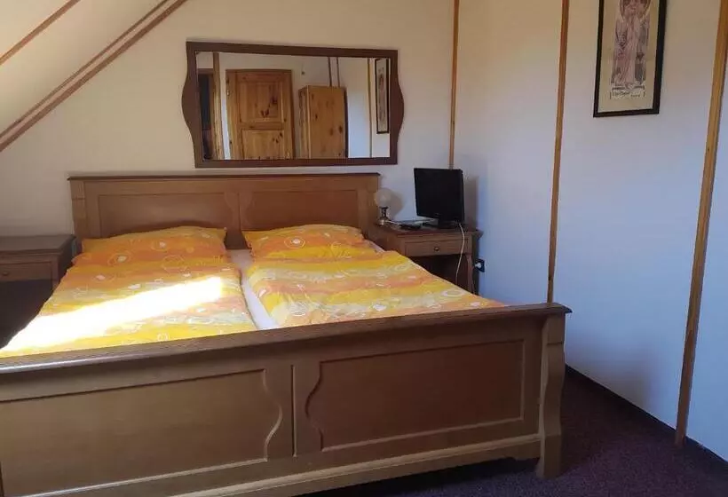 Retkeilymaja Hostinec Selský Dvůr