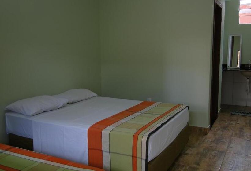 پانسیون Casa Da Dinda