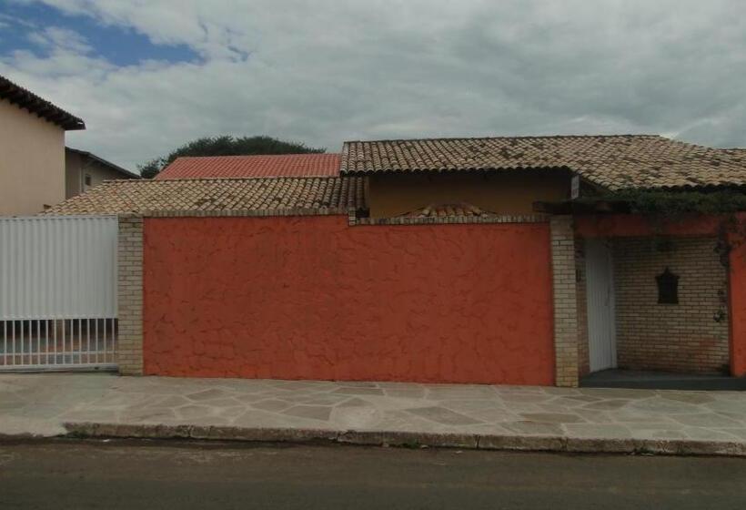 پانسیون Casa Da Dinda