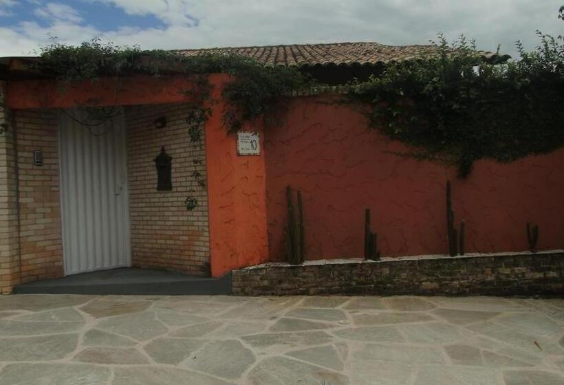 پانسیون Casa Da Dinda