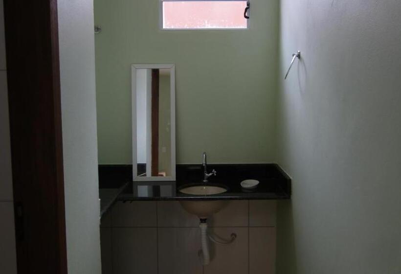 پانسیون Casa Da Dinda