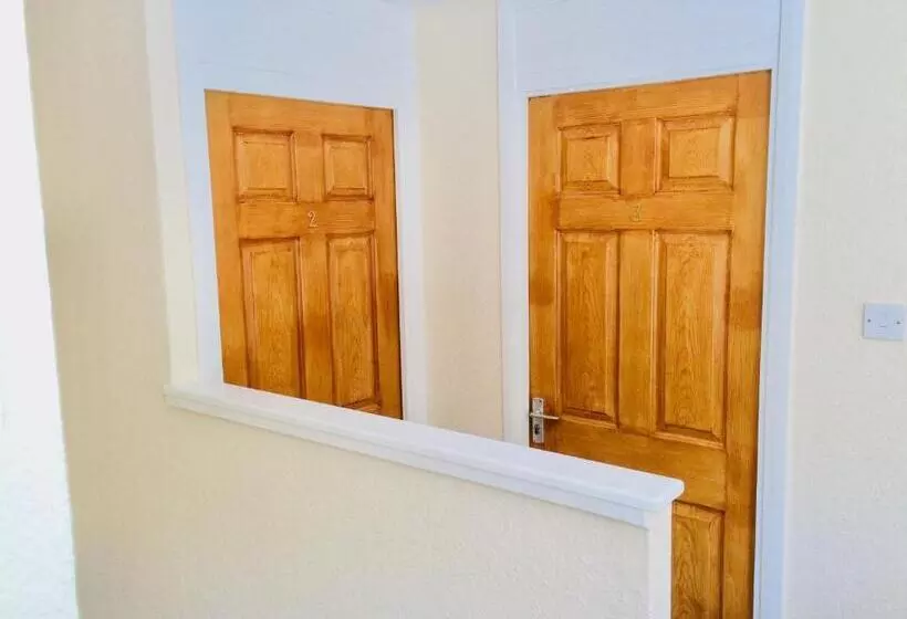 پانسیون Invercaul House