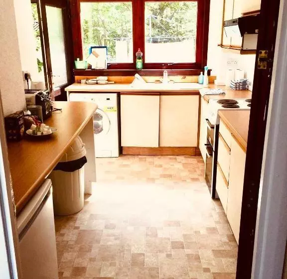 پانسیون Invercaul House