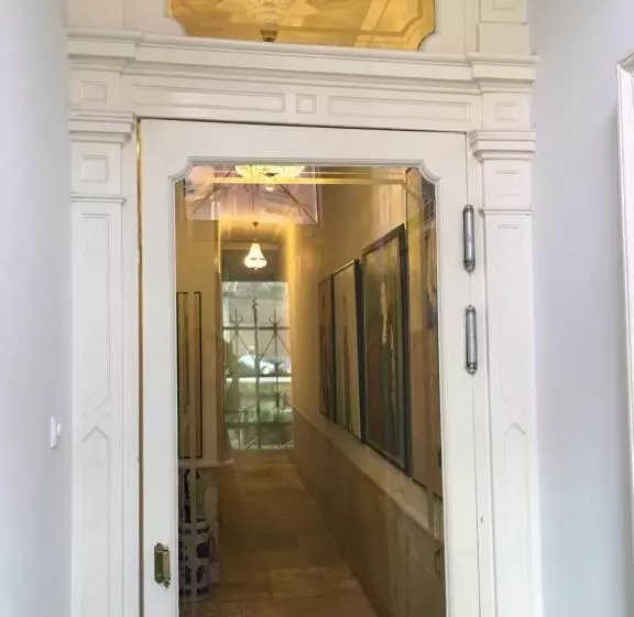 پانسیون Kangaroom