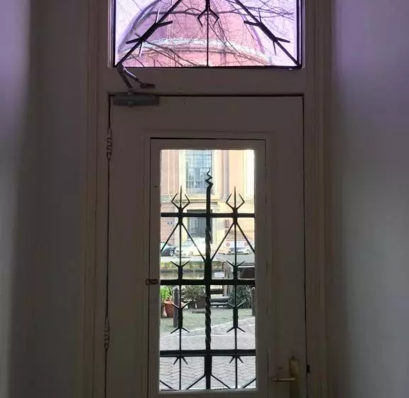پانسیون Kangaroom