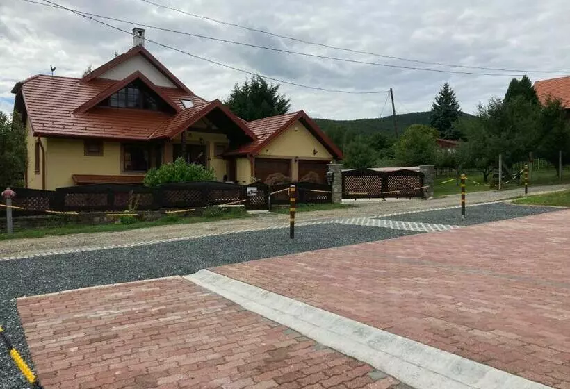 ペンション Velemi Vendégház