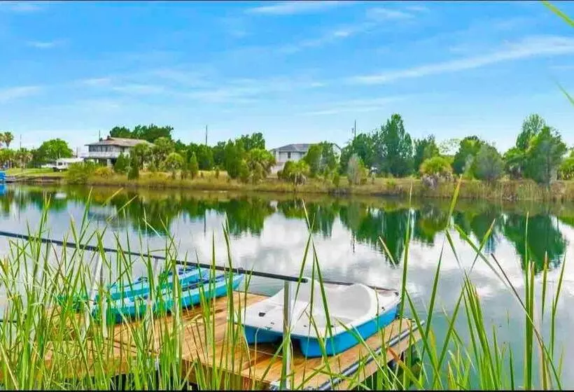 Saltwaterpool  Gameroom  Tropical Sunsets   Kayaks   Fishing