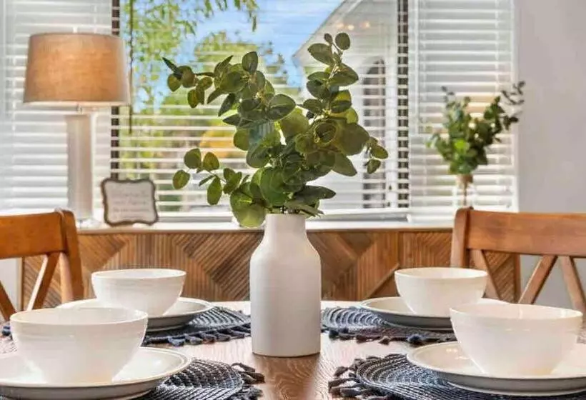 Saltwaterpool  Gameroom  Tropical Sunsets   Kayaks   Fishing