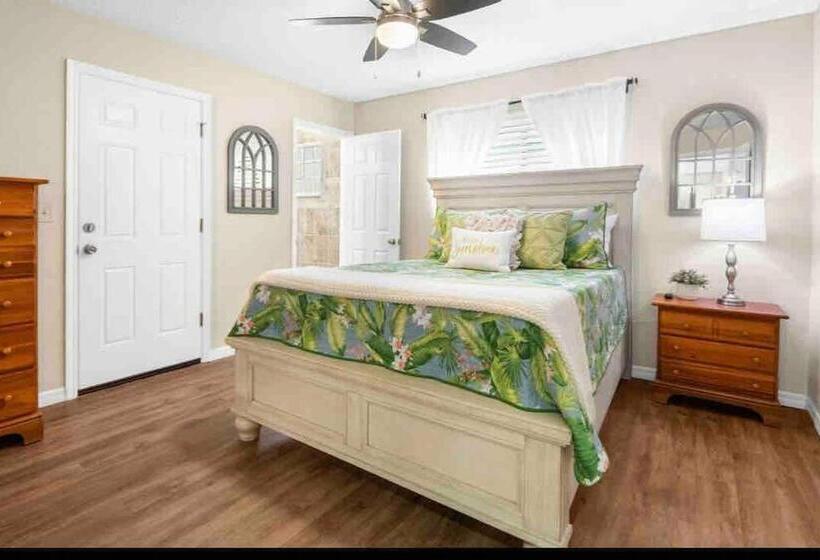 Saltwaterpool  Gameroom  Tropical Sunsets   Kayaks   Fishing