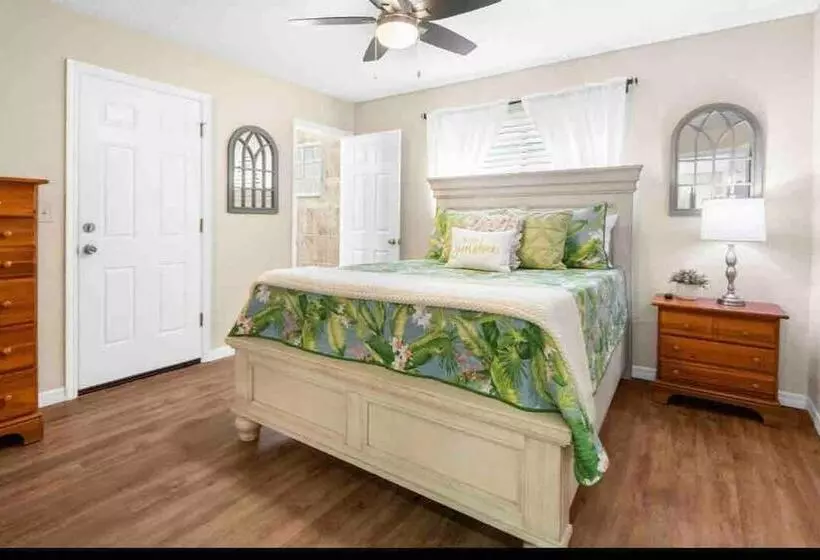 Saltwaterpool  Gameroom  Tropical Sunsets   Kayaks   Fishing