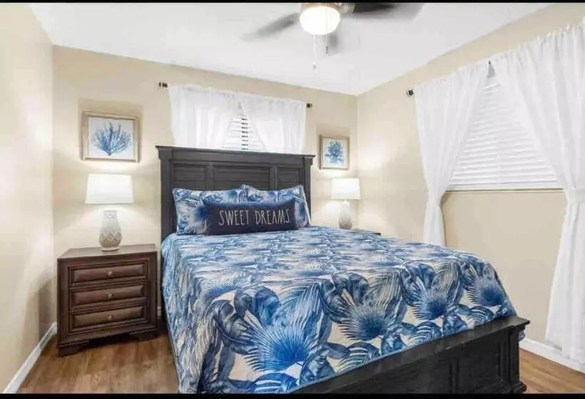 Saltwaterpool  Gameroom  Tropical Sunsets   Kayaks   Fishing