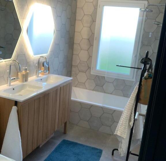 Villa Aux Palmiers,piscine 28°,pétanque,coeur Bassin