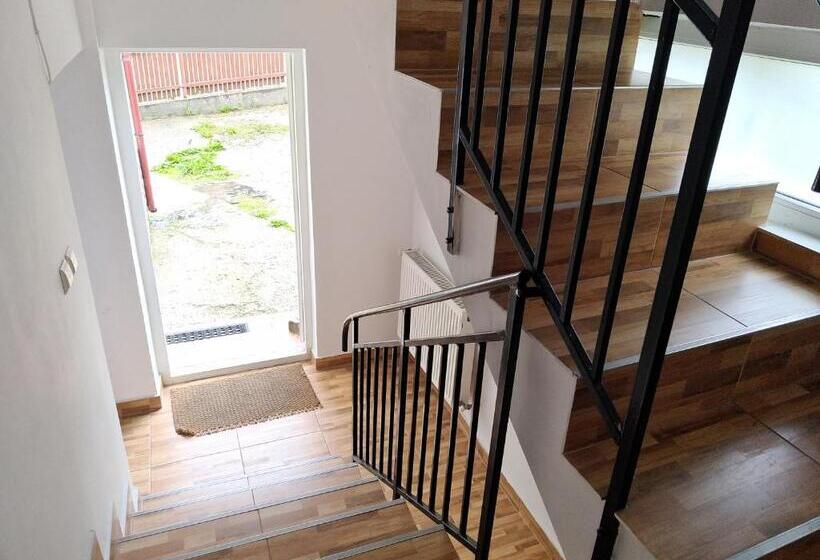 بنسيون Casa Zura