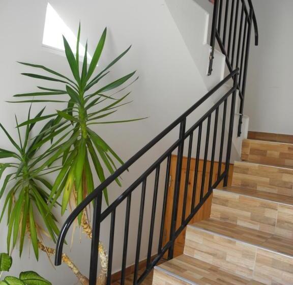 بنسيون Casa Zura