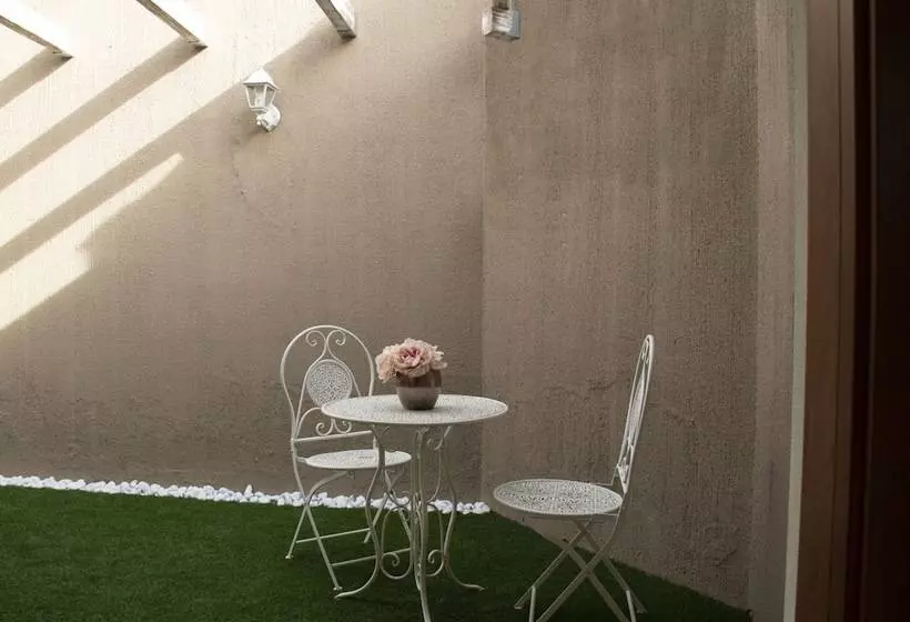 پانسیون Domu Ajaju Guest House