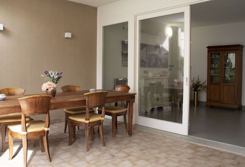 پانسیون Domu Ajaju Guest House