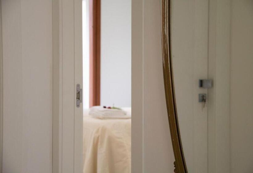 پانسیون Domu Ajaju Guest House