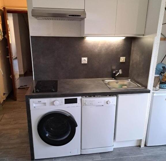 Appartement T2 27m² Meublé, Vue Mer à 50m De La Plage