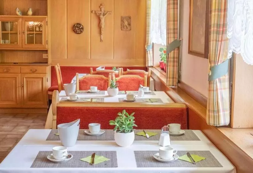 ベッドアンドブレックファースト Garni Volgger