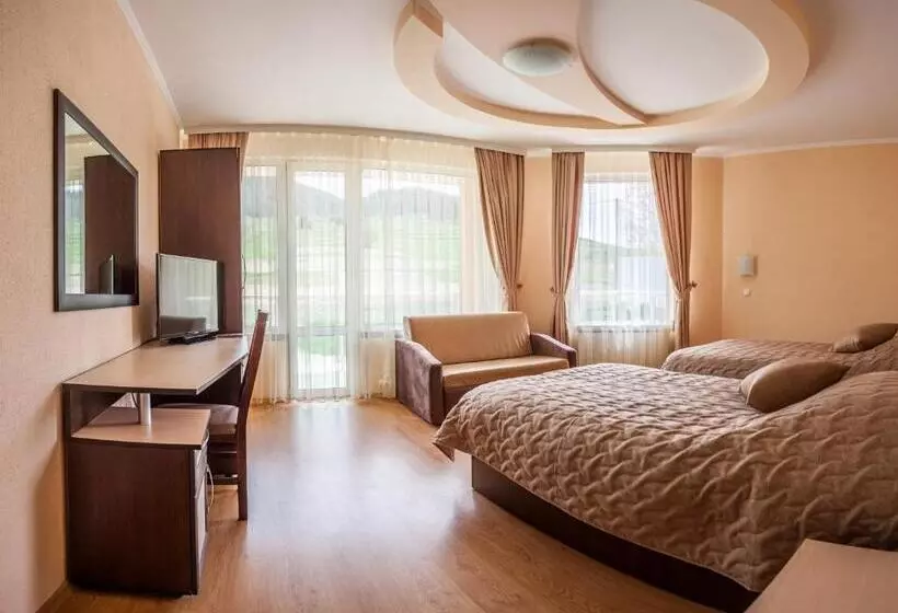 ホテル семеен хотел елеганс   борино