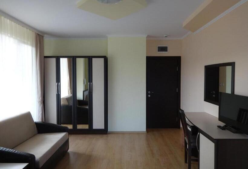 ホテル семеен хотел елеганс   борино