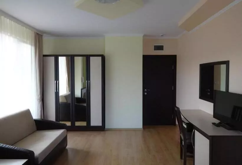 ホテル семеен хотел елеганс   борино