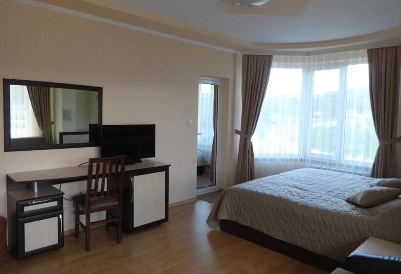 ホテル семеен хотел елеганс   борино