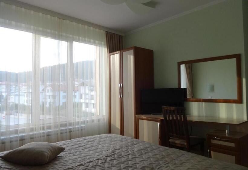 ホテル семеен хотел елеганс   борино