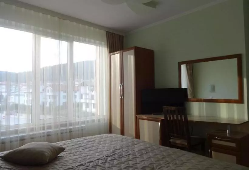 ホテル семеен хотел елеганс   борино