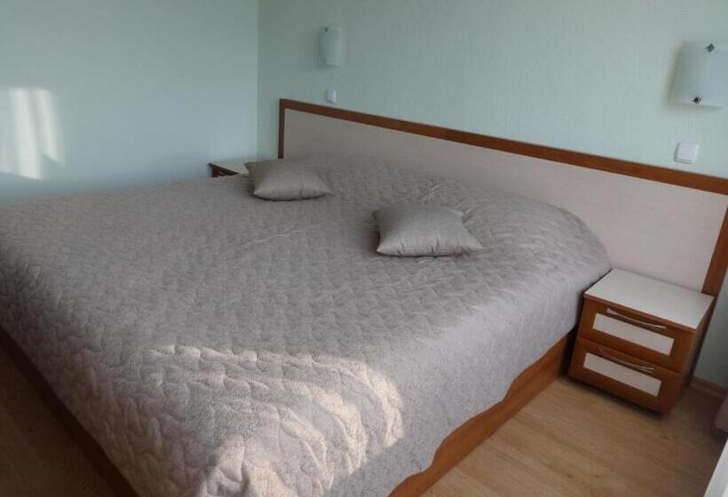 ホテル семеен хотел елеганс   борино