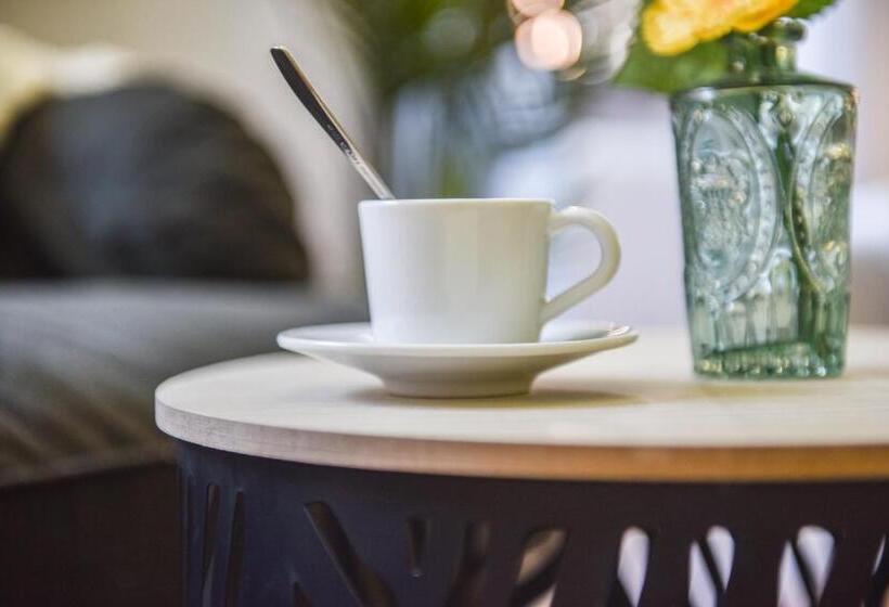 Lumineux   L Amazone   Gare