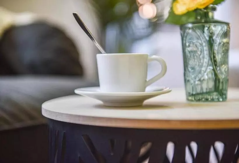 Lumineux   L Amazone   Gare